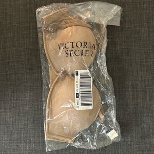 NWT Victoria's Secret BOMBSHELL 32A Strapless Beige Bra